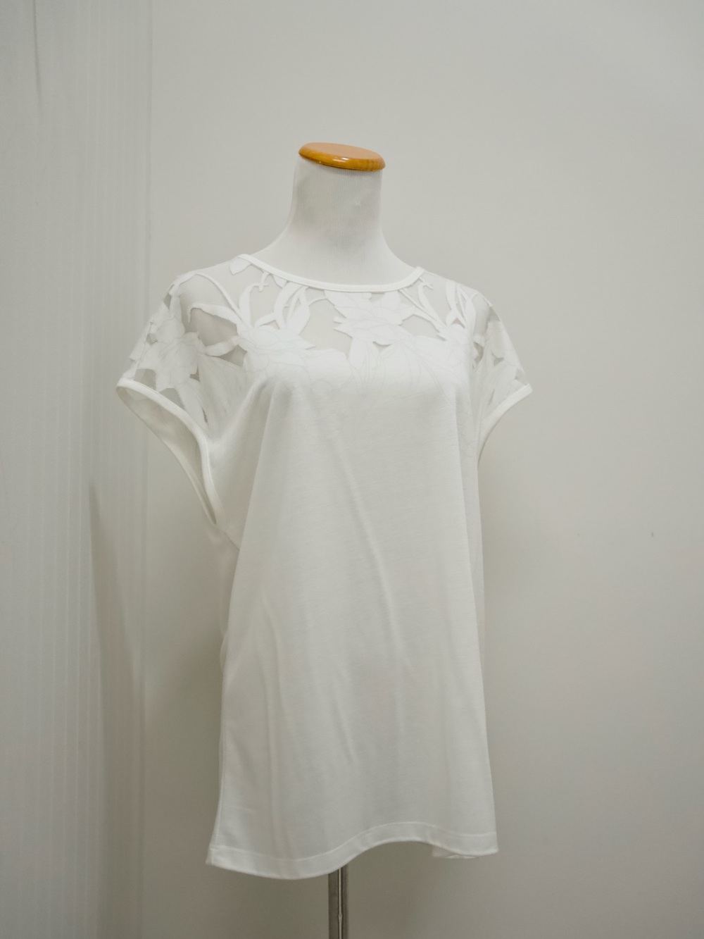 Ted Baker London White Floral Cutout Short Sleeve Top